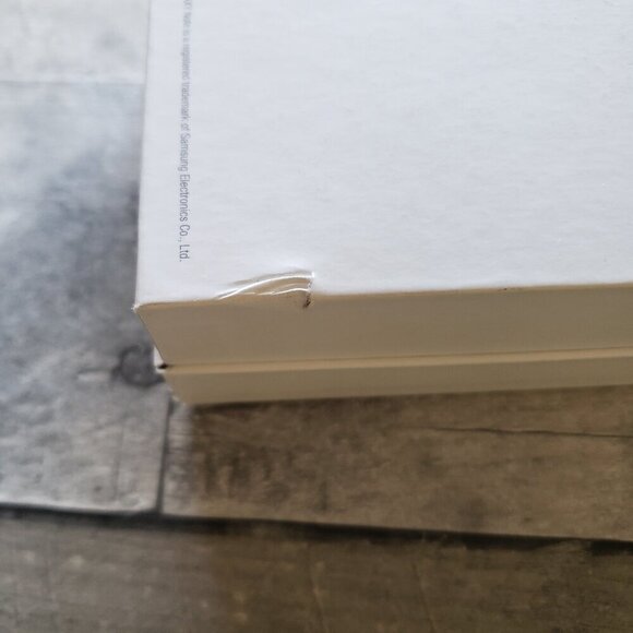 Samsung Galaxy Note II Box, Cord and Pen - Picture 3 of 7